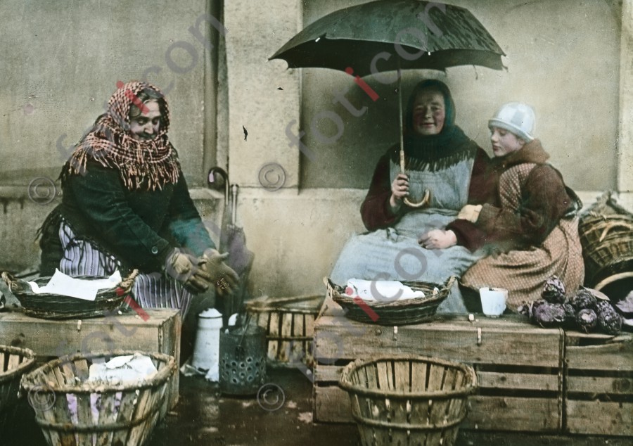 Marktfrauen ; Market women (foticon-600-simon-duesseldorf-340-031.jpg)